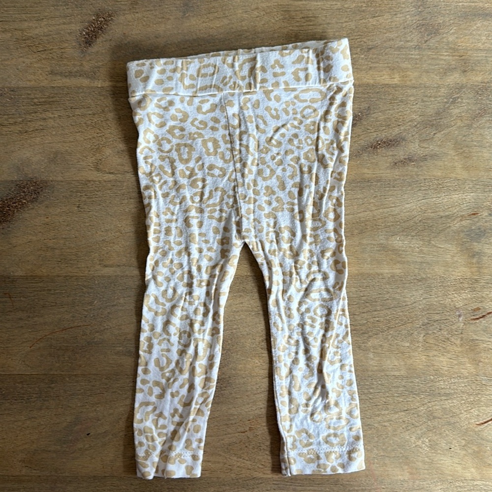 Kate Quinn leggings